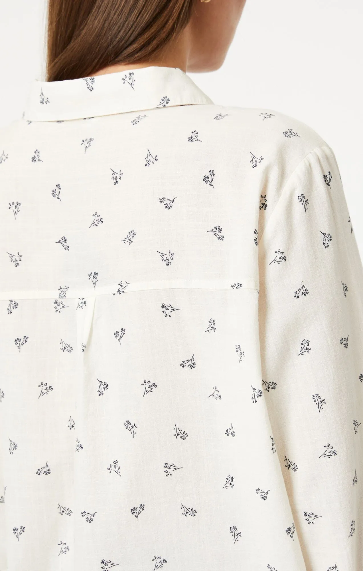 BUTTON-UP LONG SLEEVE SHIRT IN SIMPLE FLOWER PRINT