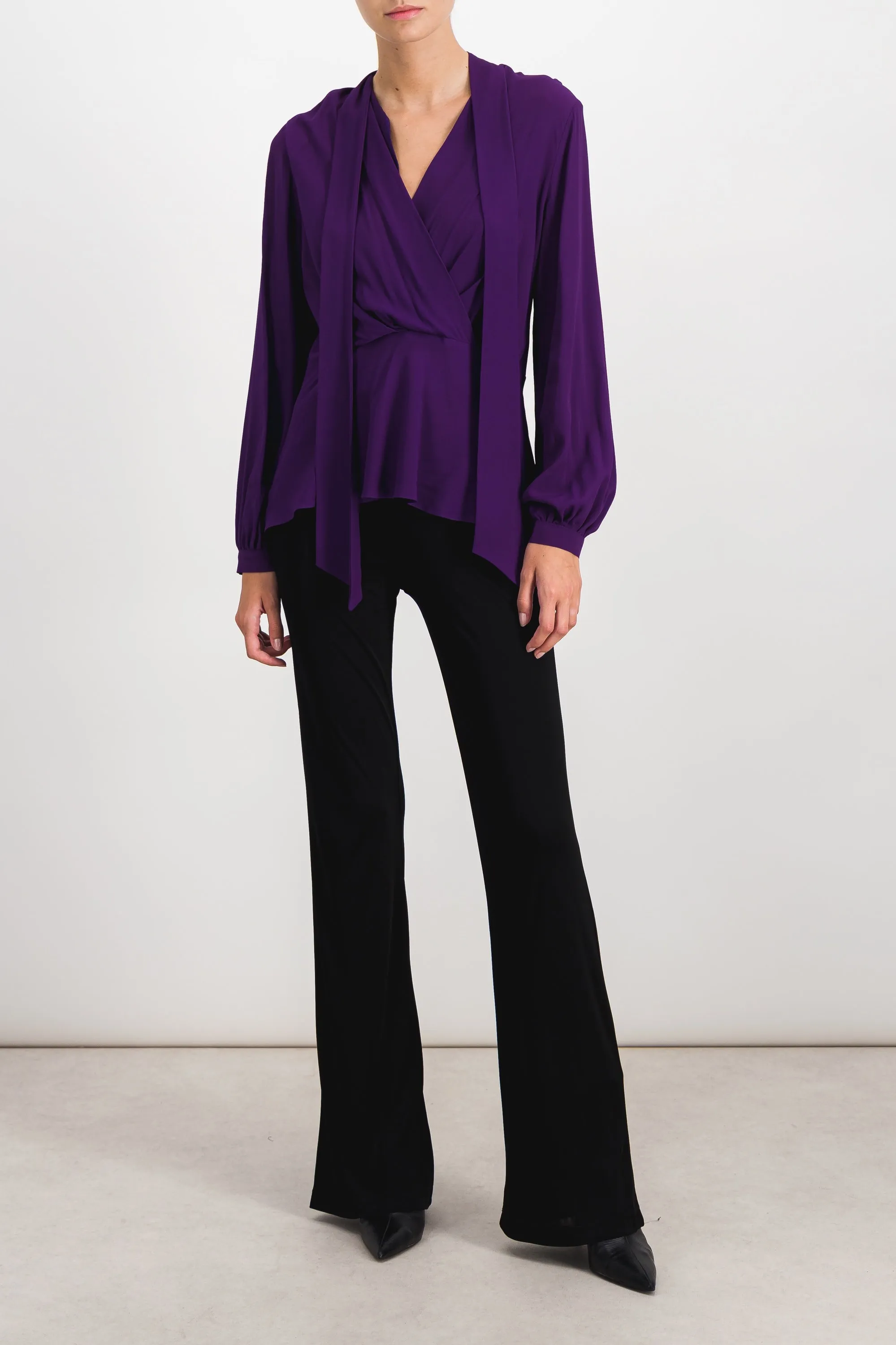 Long sleeved fluid crêpe de chine v-neck blouse